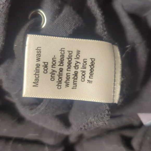 ✨50% OFF✨ Kendall and Kylie geometric print crop top - Picture 6 of 7